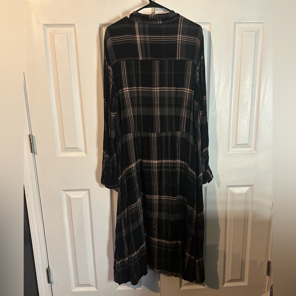 Universal Thread Plaid Button Up - Picture 2 of 4
